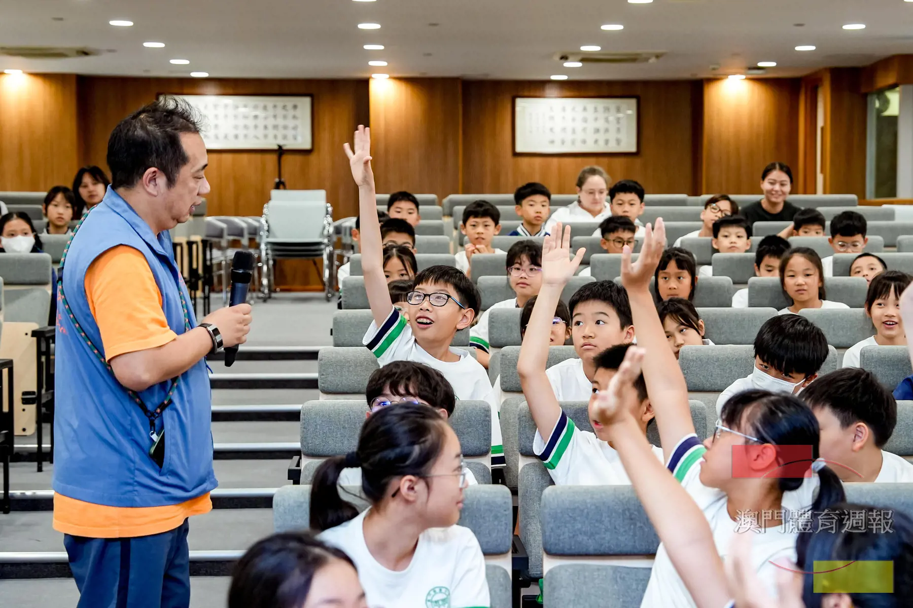 副1 學生踴躍參與互動.jpg